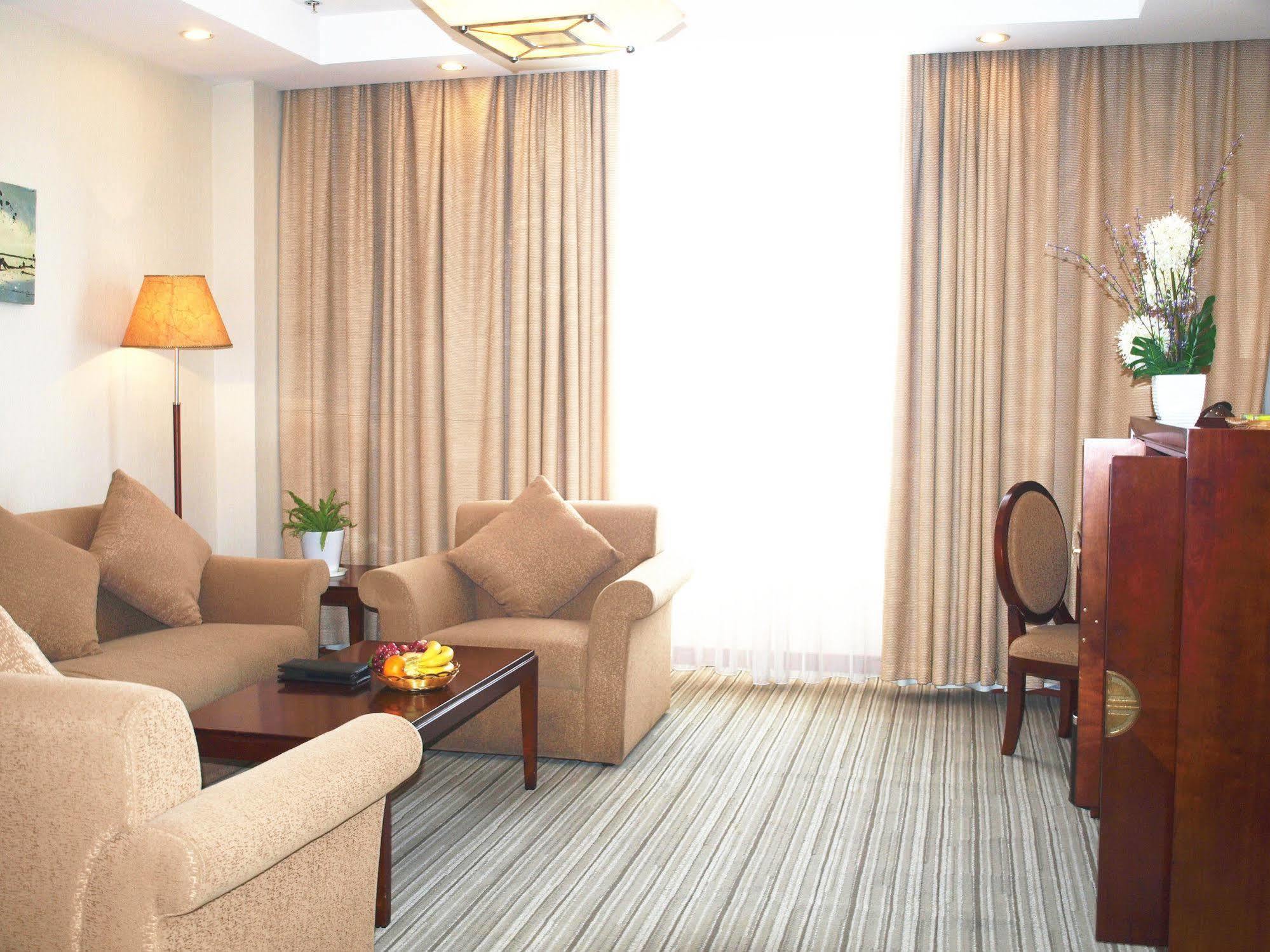 Century Hotel Taicang Екстериор снимка