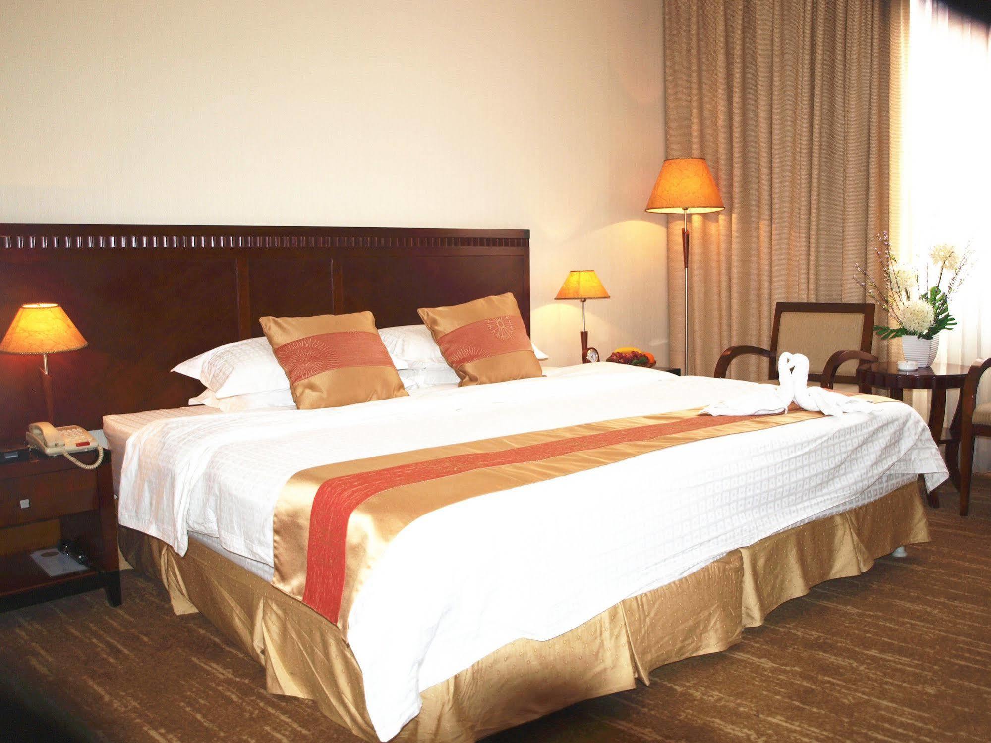 Century Hotel Taicang Екстериор снимка