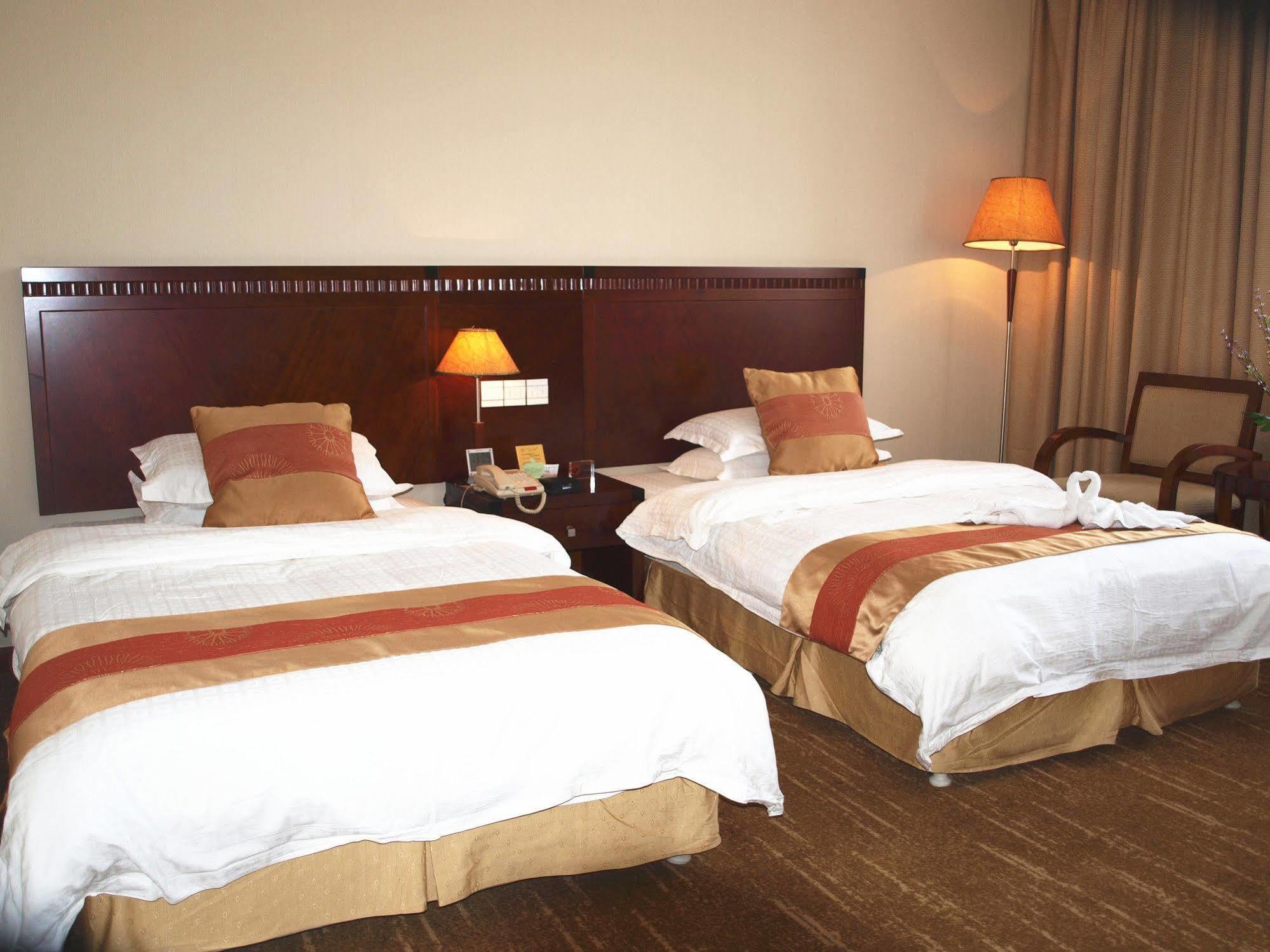 Century Hotel Taicang Екстериор снимка