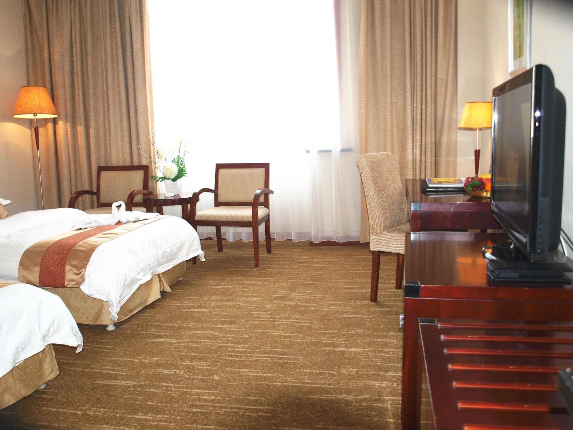 Century Hotel Taicang Екстериор снимка