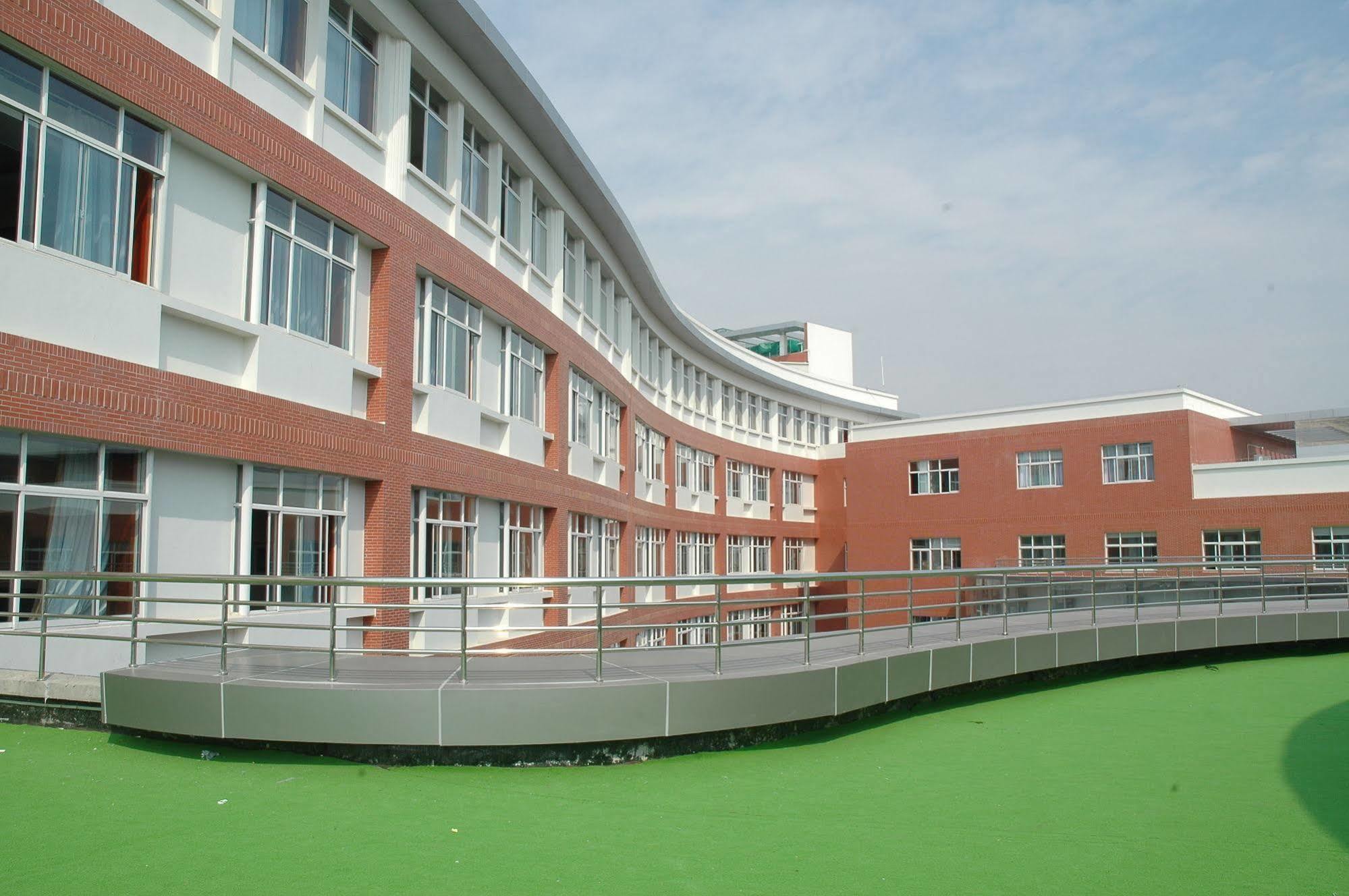 Century Hotel Taicang Екстериор снимка